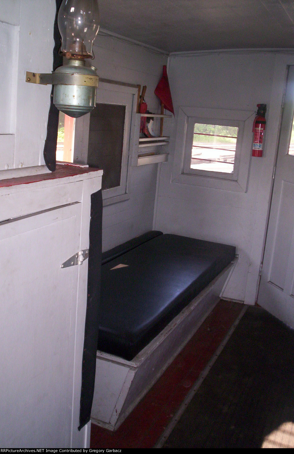 PM A909, CABOOSE SLEEPING QUARTERS
